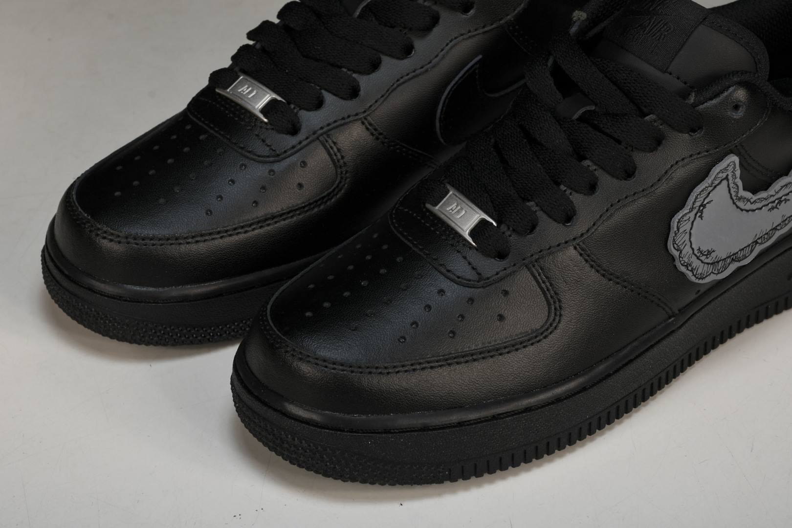 AF1空军 尺码36-46

纯原版出品-Air Force 1 Low DIY CW2288-001 