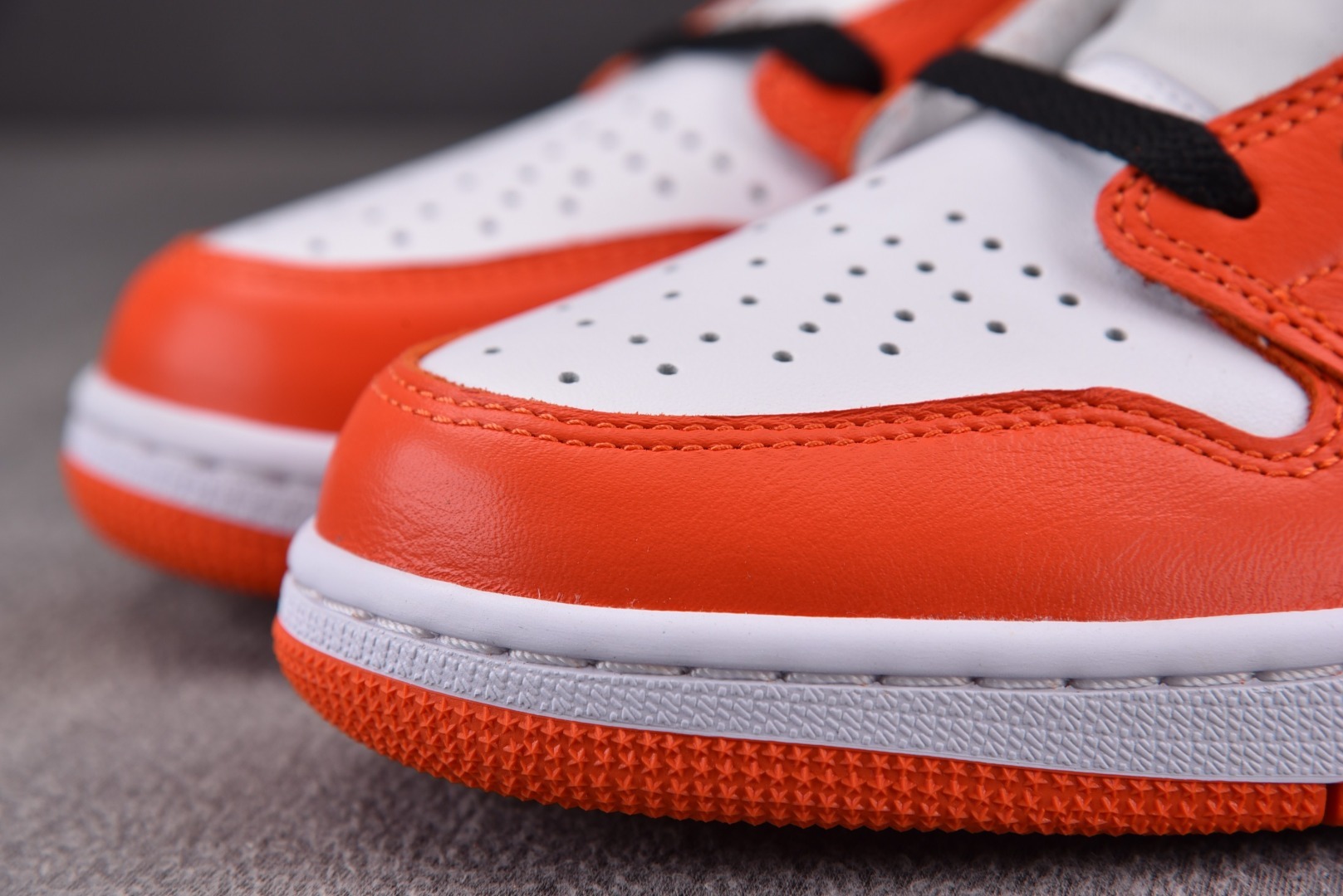 AJ Low 白扣碎 尺码：40-47.5

纯原-Air Jordan 1 Low OG Shatte