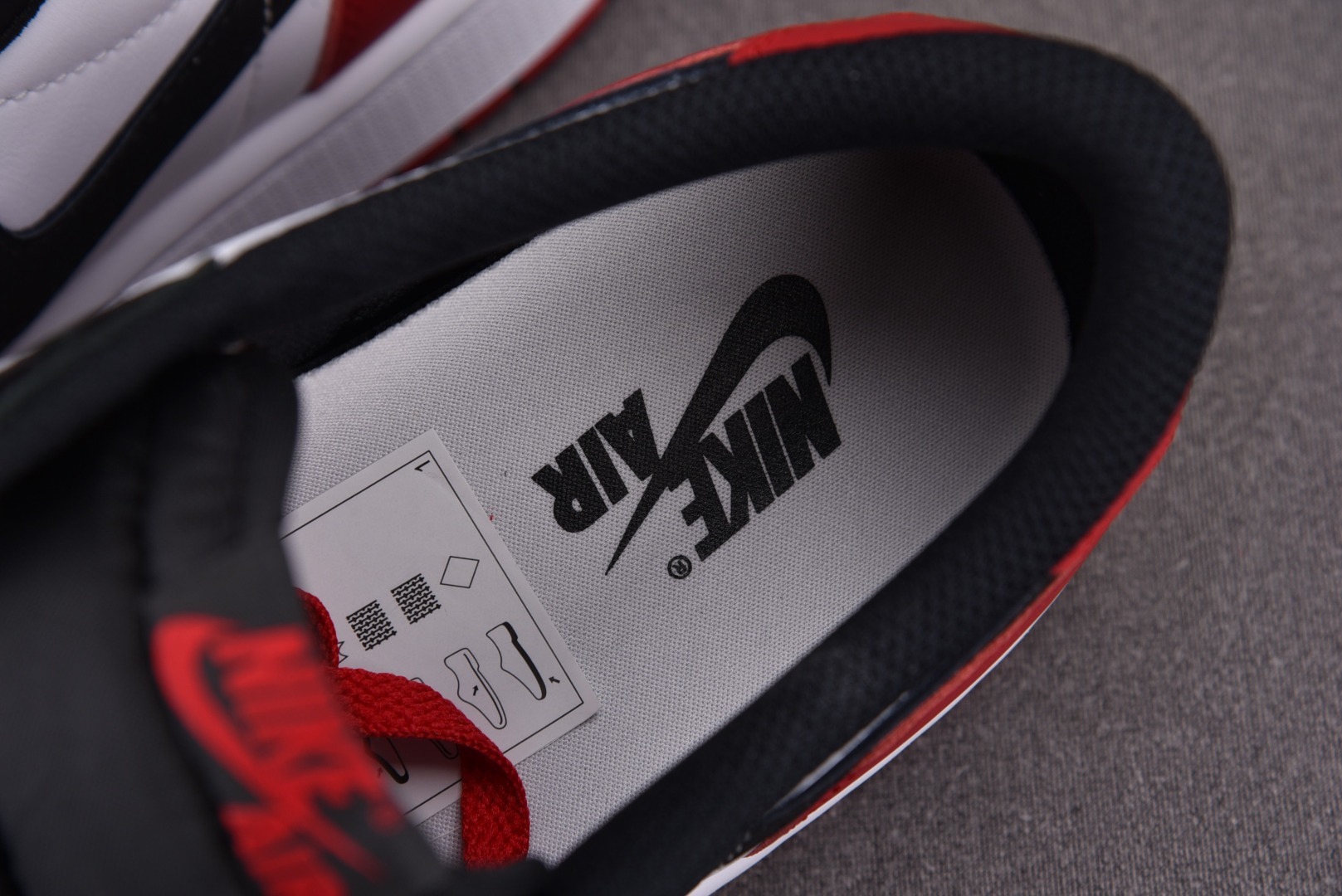 AJ Low黑脚趾 鞋码：40-47.5 带半码

纯原版出品-Air Jordan 1 Low OG“