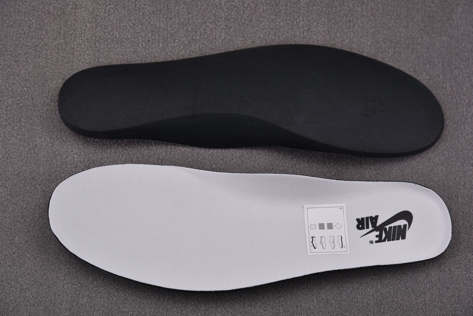AJ Low黑脚趾 鞋码：40-47.5 带半码

纯原版出品-Air Jordan 1 Low OG“