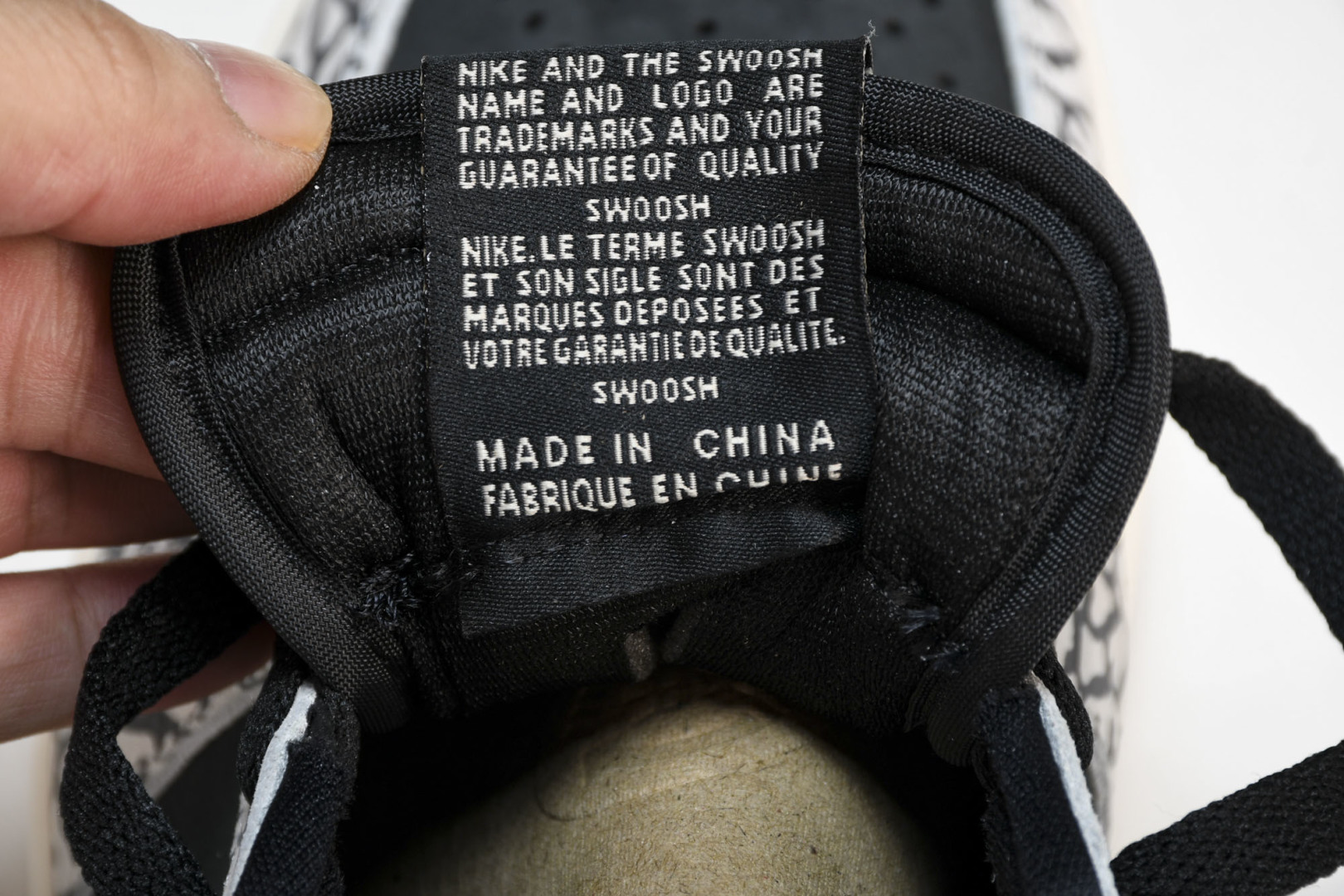 AJ Low爆裂纹 尺码40-47.5

纯原版出品-Air Jordan 1 Retro Low OG