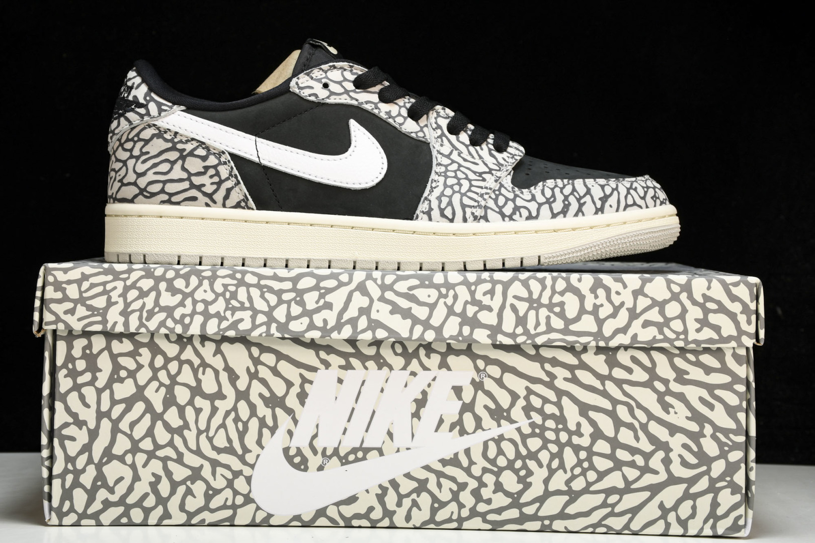 AJ Low爆裂纹 尺码40-47.5

纯原版出品-Air Jordan 1 Retro Low OG