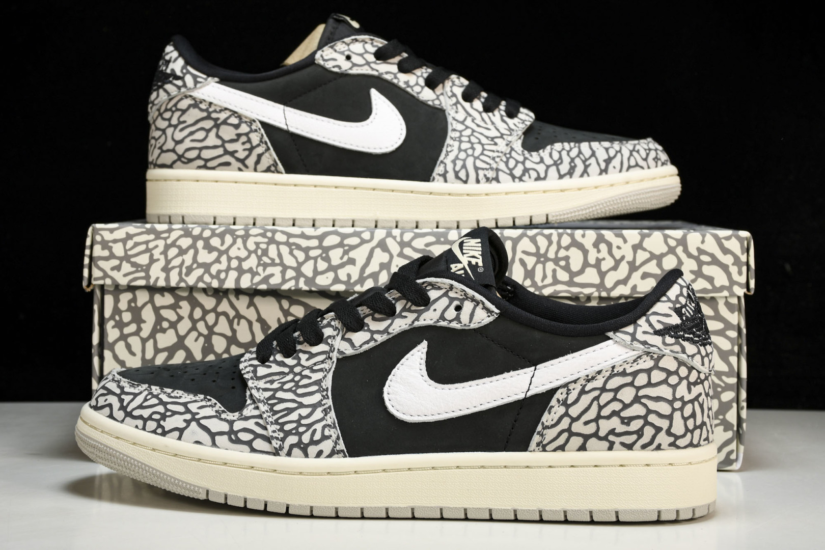 AJ Low爆裂纹 尺码40-47.5

纯原版出品-Air Jordan 1 Retro Low OG