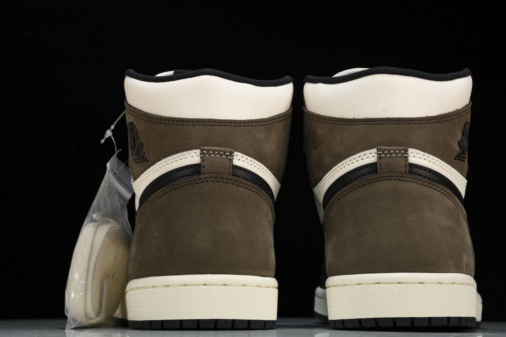 AJ1黑摩卡 尺码36-47.5

纯原出品-Air Jordan 1 Retro High OG‘Da
