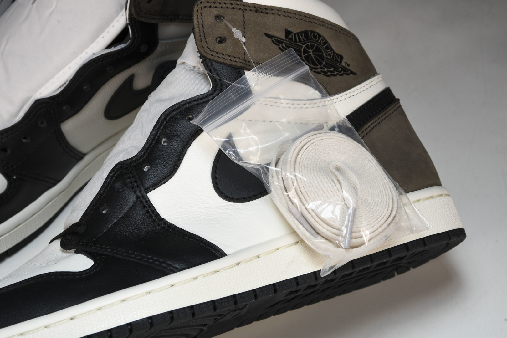 AJ1黑摩卡 尺码36-47.5

纯原出品-Air Jordan 1 Retro High OG‘Da