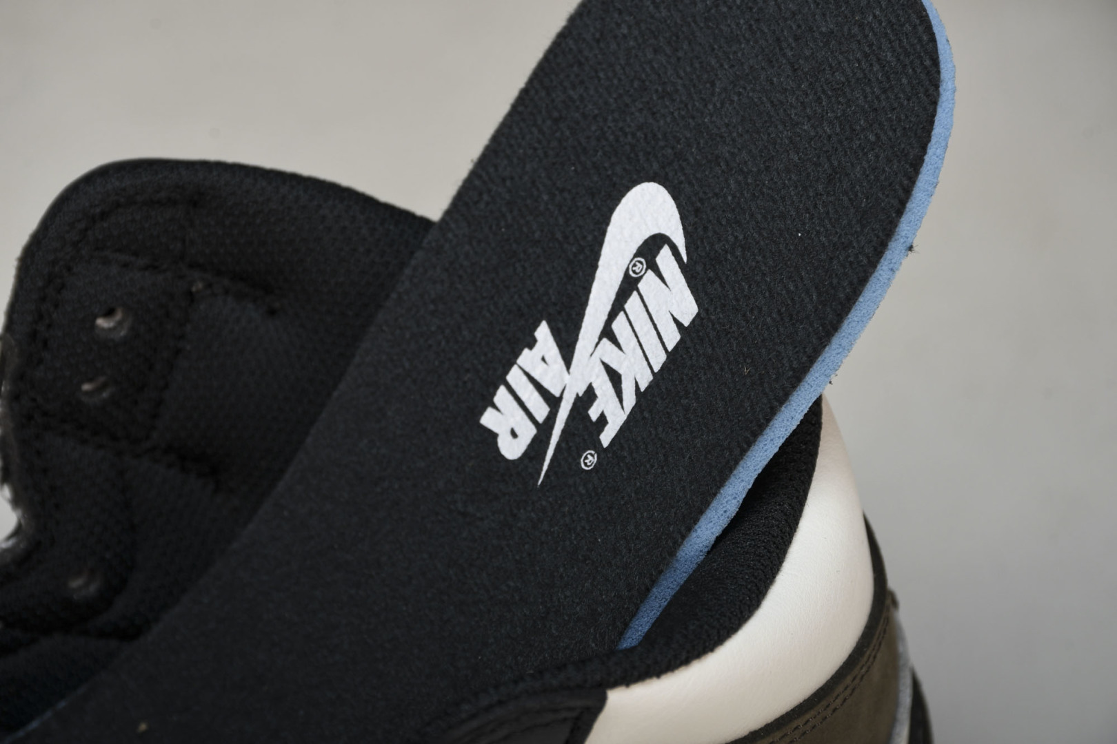 AJ1黑摩卡 尺码36-47.5

纯原出品-Air Jordan 1 Retro High OG‘Da