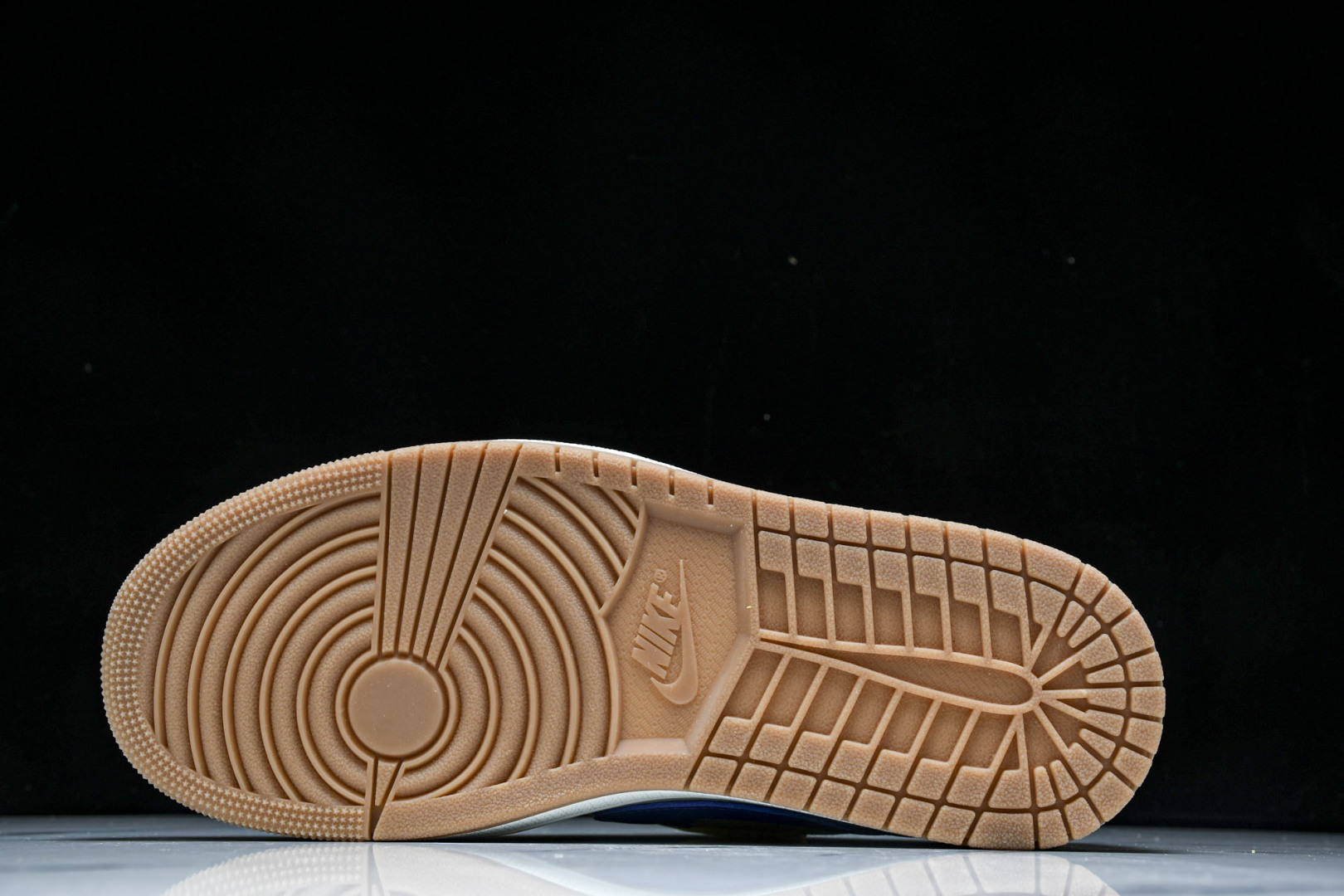 AJ Low金丝雀 尺码40-47.5

纯原版出品-WMNS Travis Scott x Air J