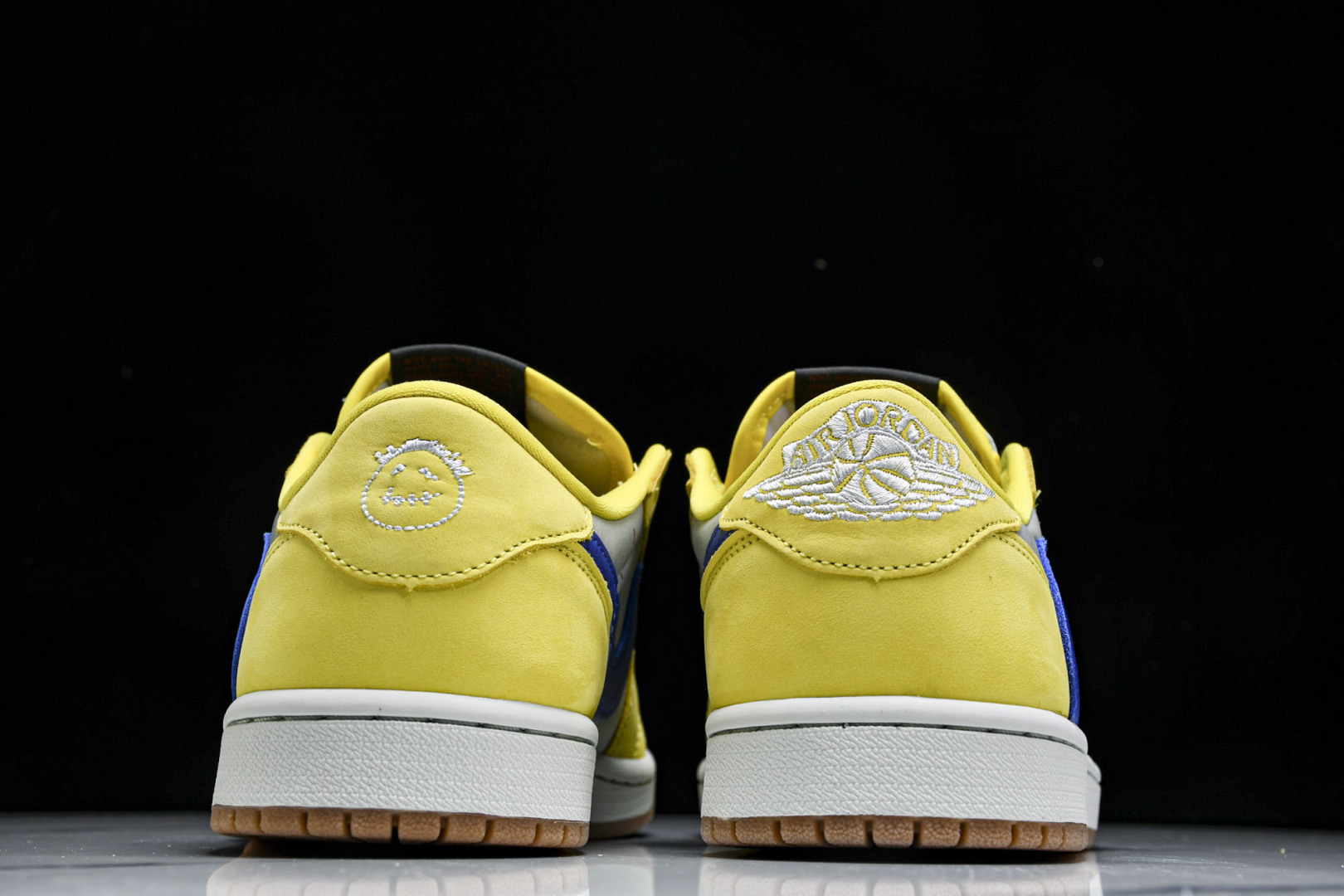AJ Low金丝雀 尺码40-47.5

纯原版出品-WMNS Travis Scott x Air J