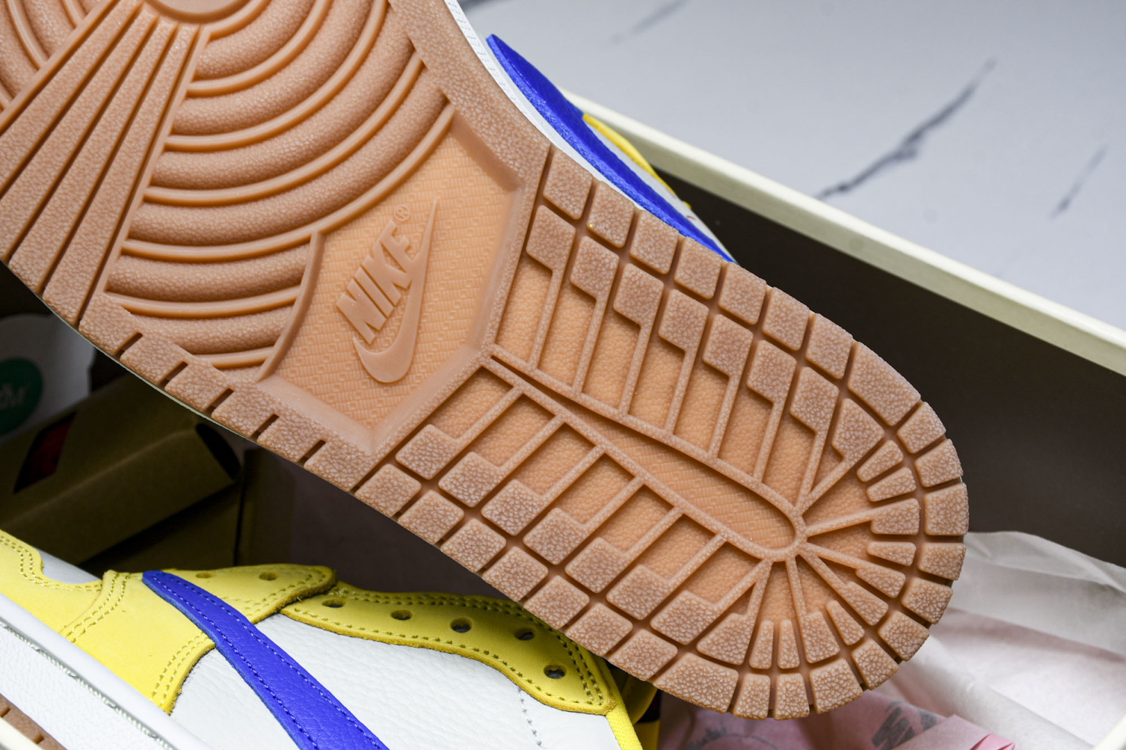 AJ Low金丝雀 尺码40-47.5

纯原版出品-WMNS Travis Scott x Air J