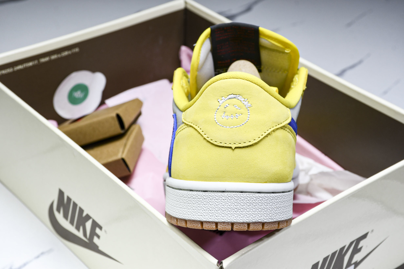 AJ Low金丝雀 尺码40-47.5

纯原版出品-WMNS Travis Scott x Air J