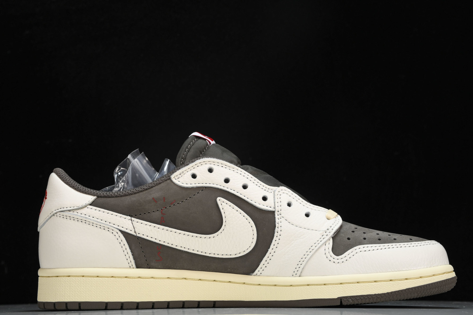 AJ Low 白棕倒钩 尺码36-48.5

纯原版出品-Travis Scott x Air Jord