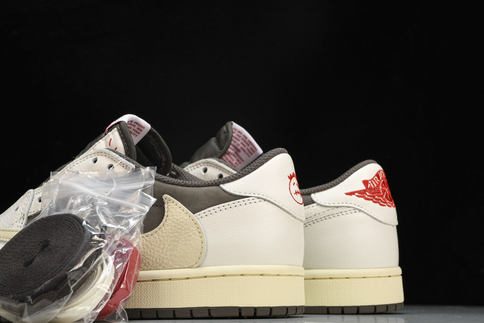 AJ Low 白棕倒钩 尺码36-48.5

纯原版出品-Travis Scott x Air Jord
