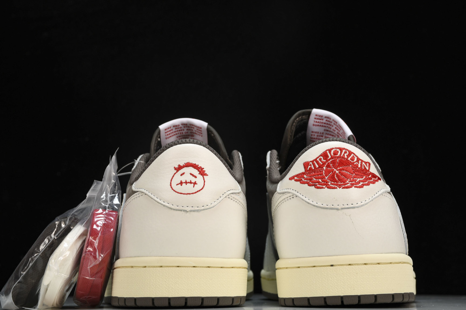 AJ Low 白棕倒钩 尺码36-48.5

纯原版出品-Travis Scott x Air Jord