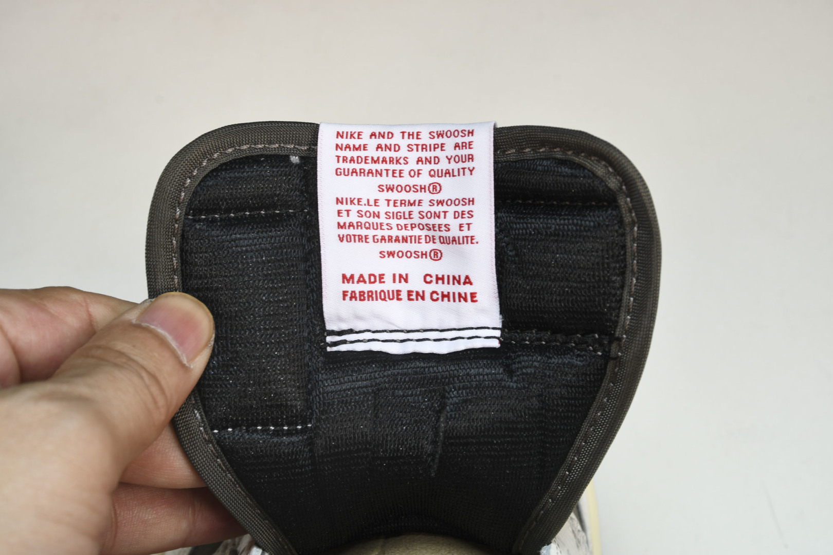 AJ Low 白棕倒钩 尺码36-48.5

纯原版出品-Travis Scott x Air Jord
