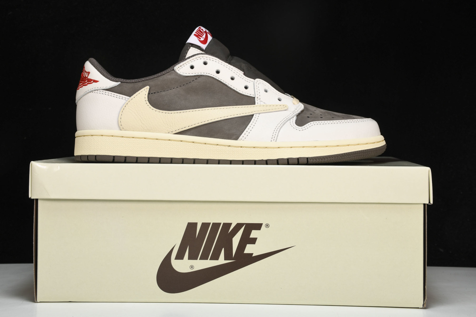 AJ Low 白棕倒钩 尺码36-48.5

纯原版出品-Travis Scott x Air Jord