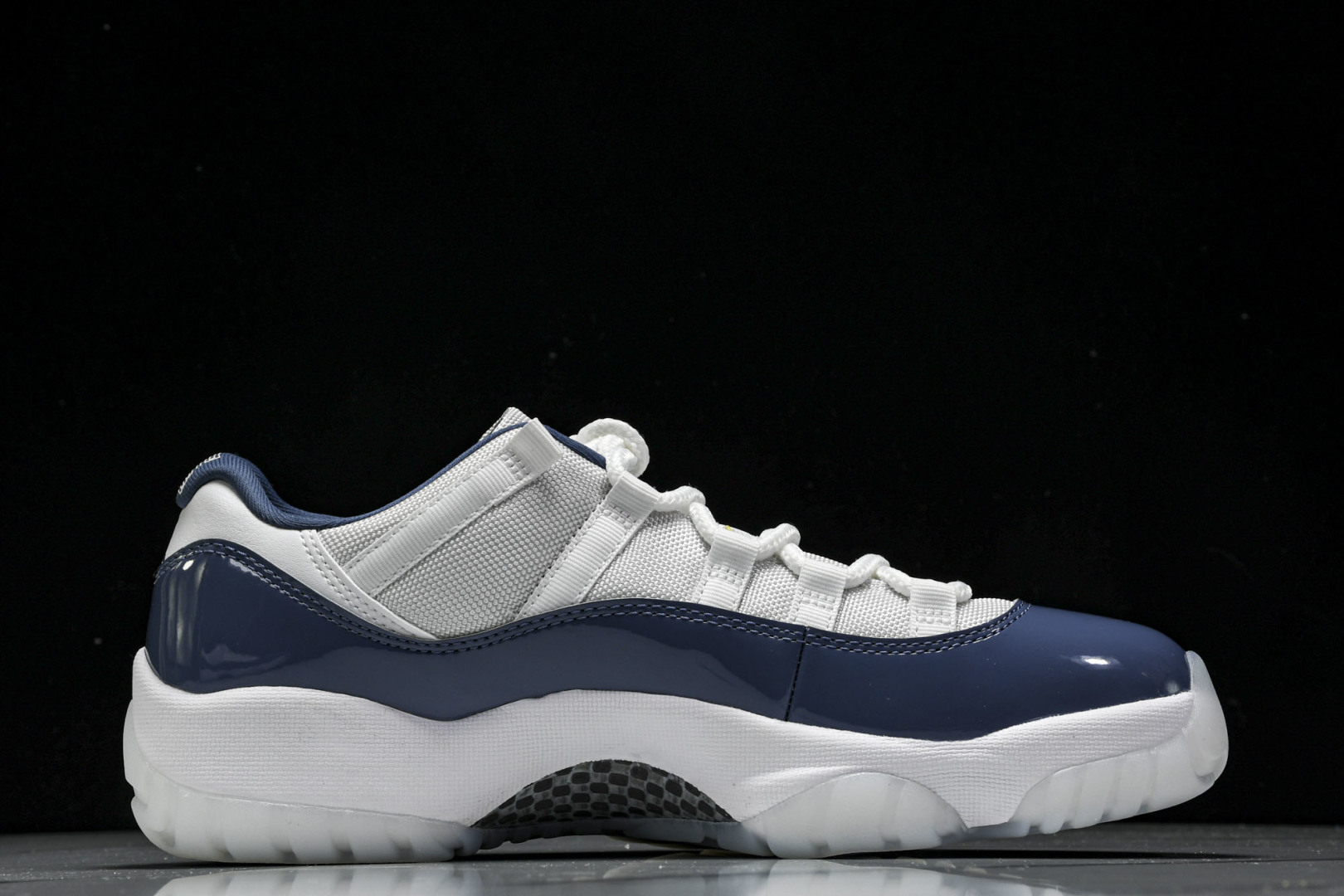 AJ11白蓝 尺码40-48.5

纯原版出品-Air Jordan 11 Low“Diffused B