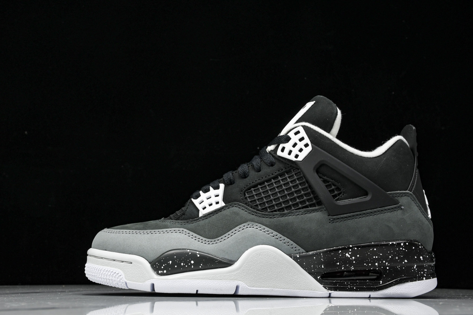 AJ4纯原 尺码40-48.5

纯原版出品-Air Jordan 4 Fear 恐惧 黑灰 FQ813