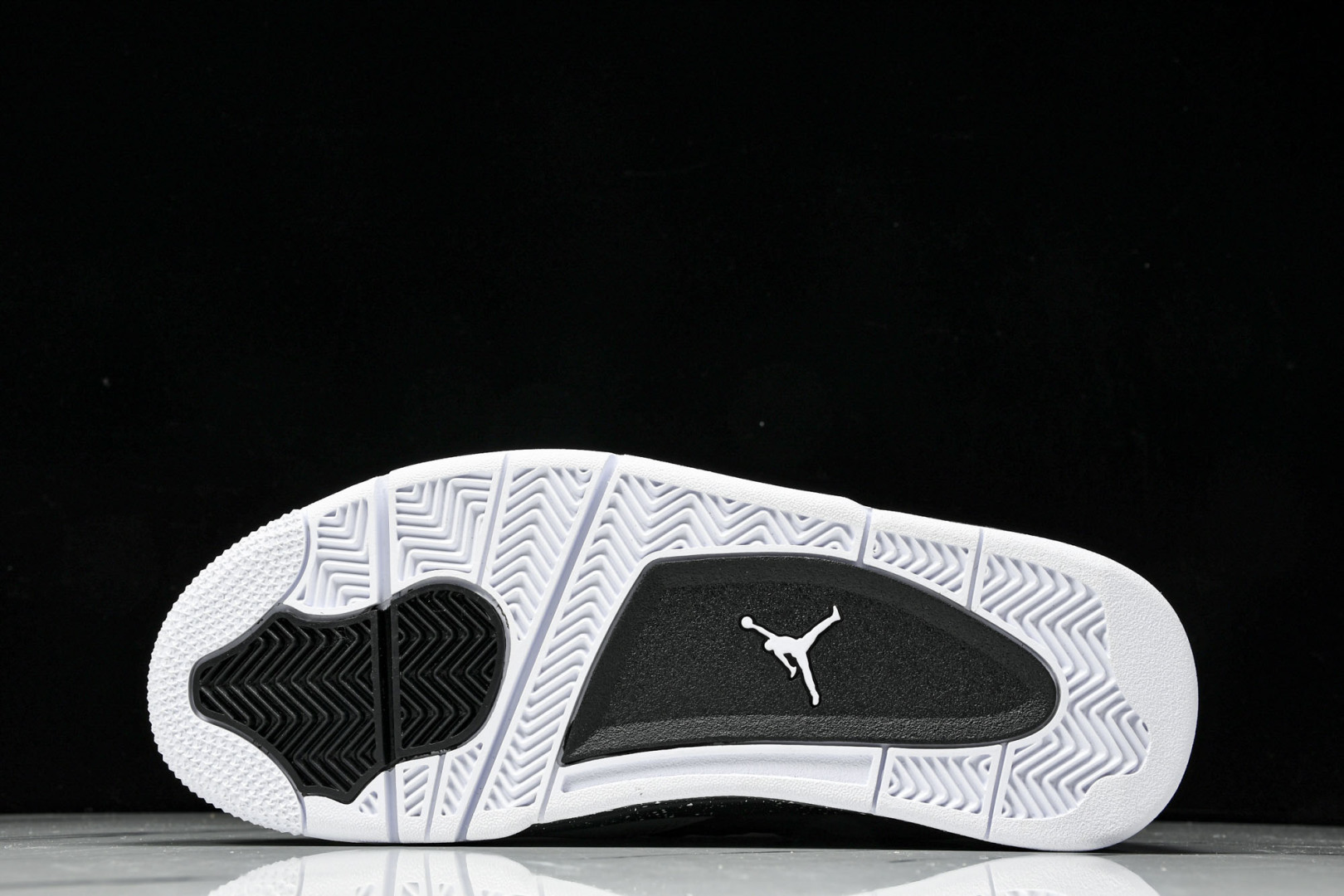 AJ4纯原 尺码40-48.5

纯原版出品-Air Jordan 4 Fear 恐惧 黑灰 FQ813