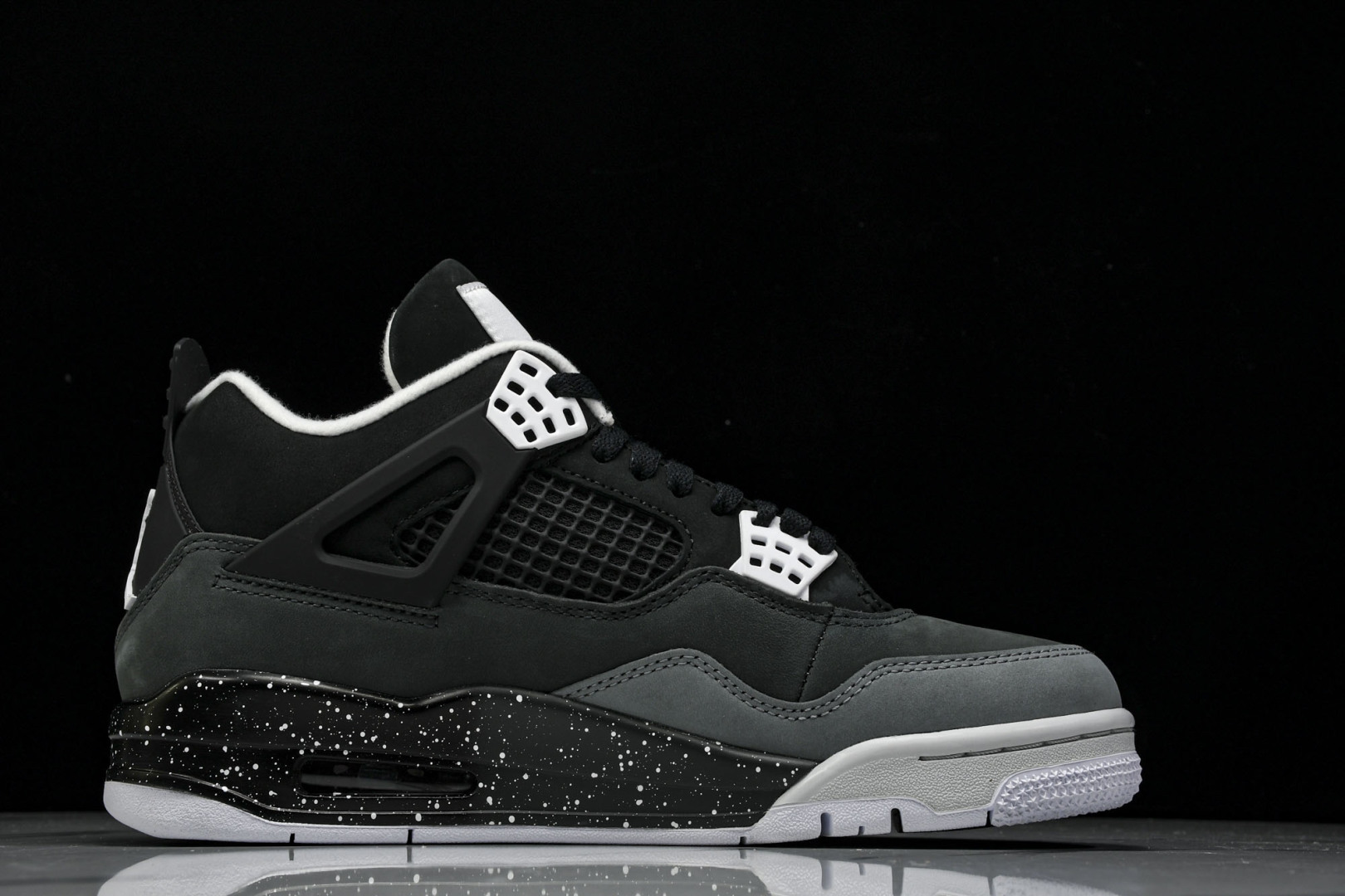 AJ4纯原 尺码40-48.5

纯原版出品-Air Jordan 4 Fear 恐惧 黑灰 FQ813
