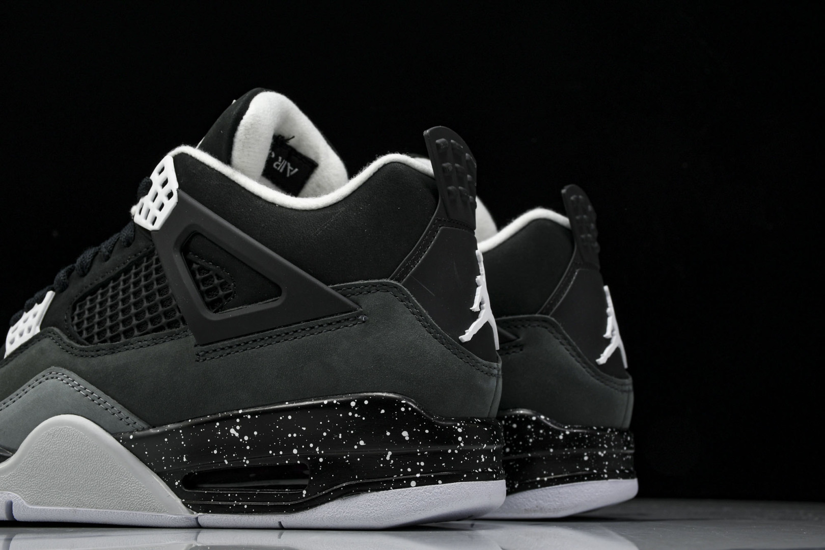 AJ4纯原 尺码40-48.5

纯原版出品-Air Jordan 4 Fear 恐惧 黑灰 FQ813
