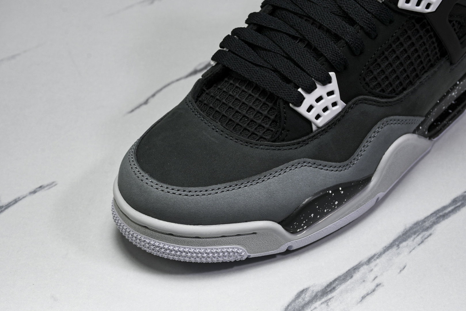 AJ4纯原 尺码40-48.5

纯原版出品-Air Jordan 4 Fear 恐惧 黑灰 FQ813