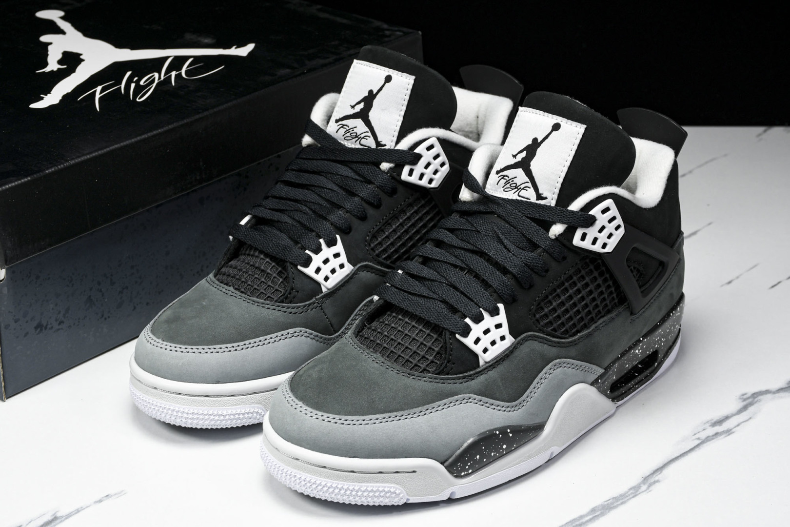 AJ4纯原 尺码40-48.5

纯原版出品-Air Jordan 4 Fear 恐惧 黑灰 FQ813