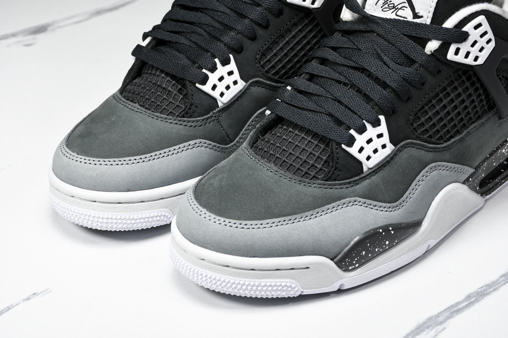 AJ4纯原 尺码40-48.5

纯原版出品-Air Jordan 4 Fear 恐惧 黑灰 FQ813