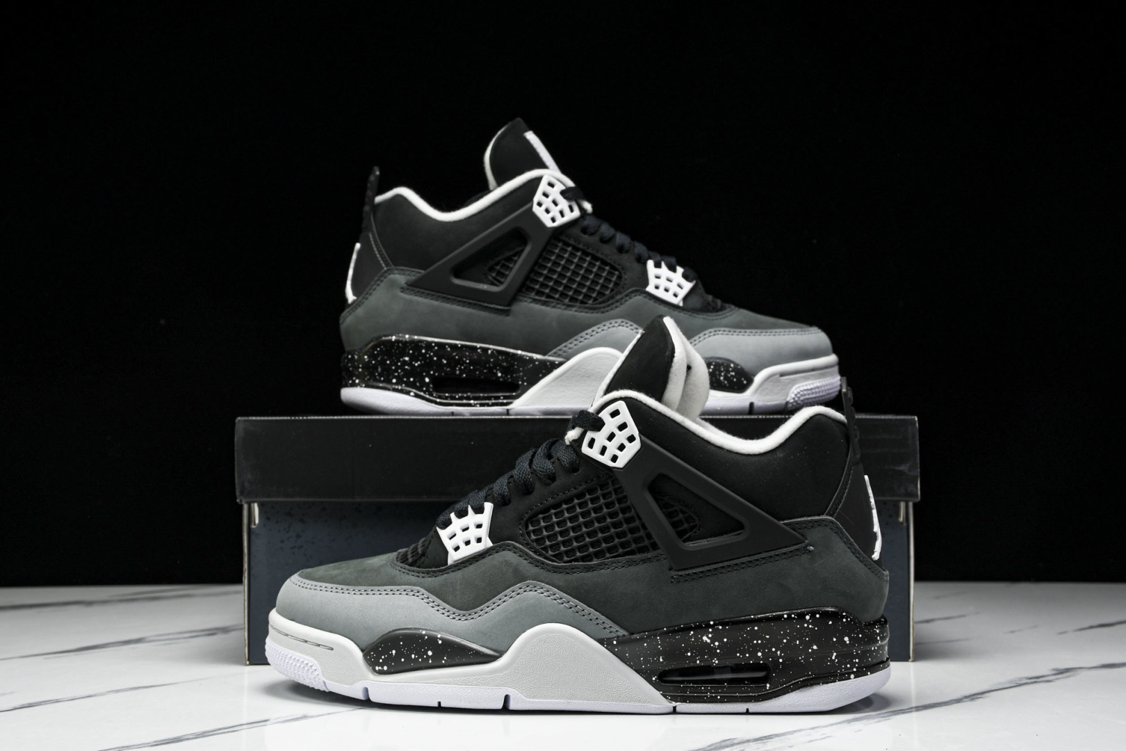 AJ4纯原 尺码40-48.5

纯原版出品-Air Jordan 4 Fear 恐惧 黑灰 FQ813