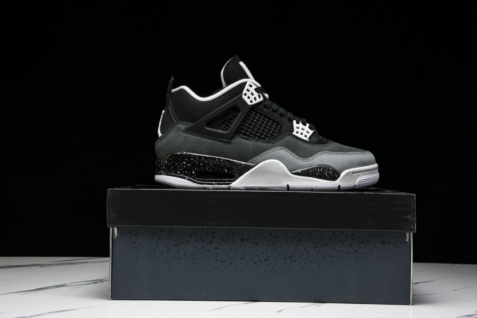 AJ4纯原 尺码40-48.5

纯原版出品-Air Jordan 4 Fear 恐惧 黑灰 FQ813