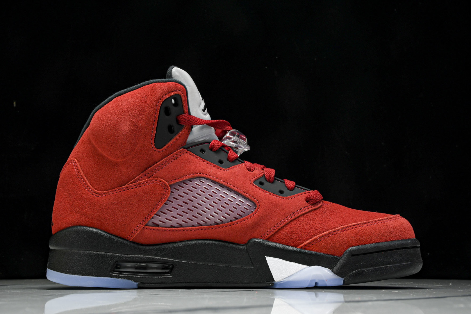 AJ5 尺码40.5-47.5

纯原版出品-Air Jordan 5 Retro Raging Bul