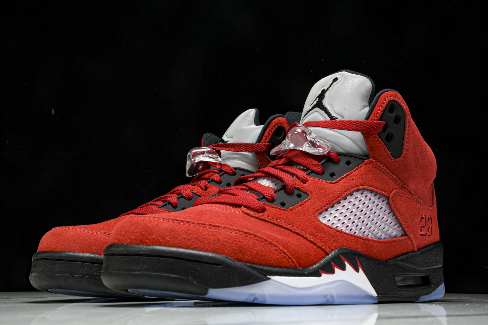 AJ5 尺码40.5-47.5

纯原版出品-Air Jordan 5 Retro Raging Bul