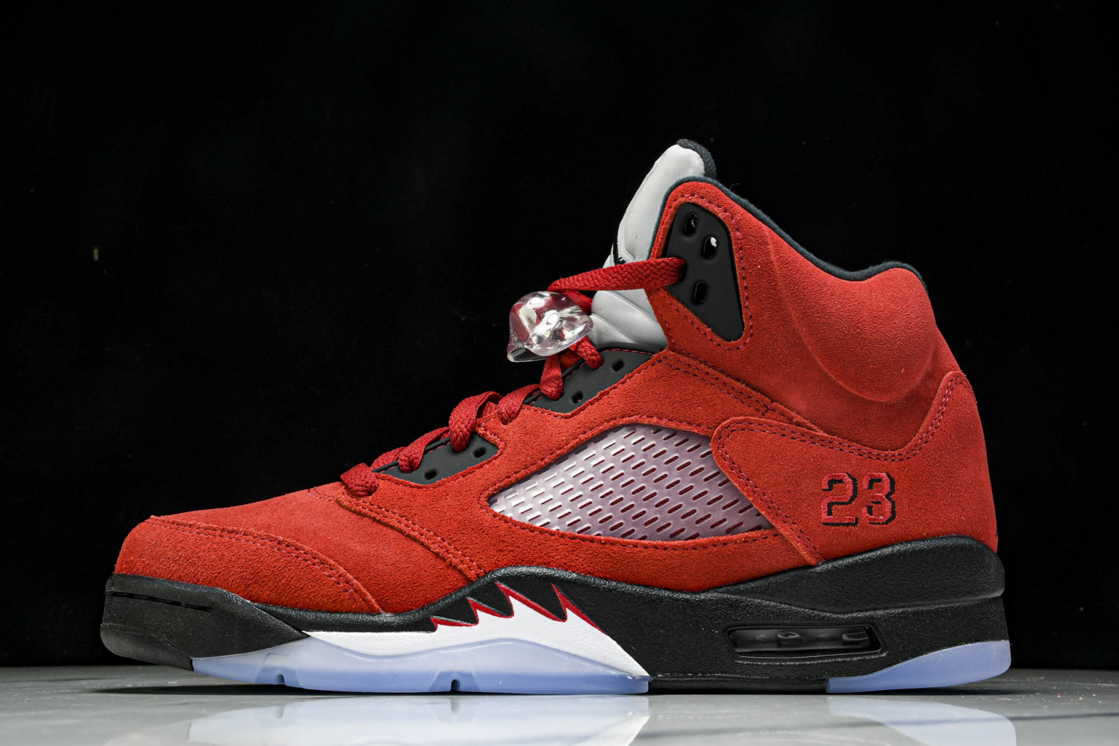 AJ5 尺码40.5-47.5

纯原版出品-Air Jordan 5 Retro Raging Bul