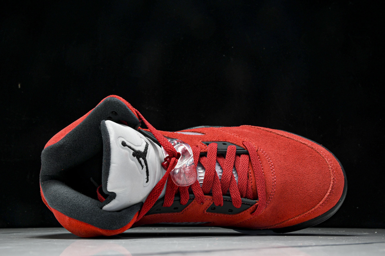 AJ5 尺码40.5-47.5

纯原版出品-Air Jordan 5 Retro Raging Bul