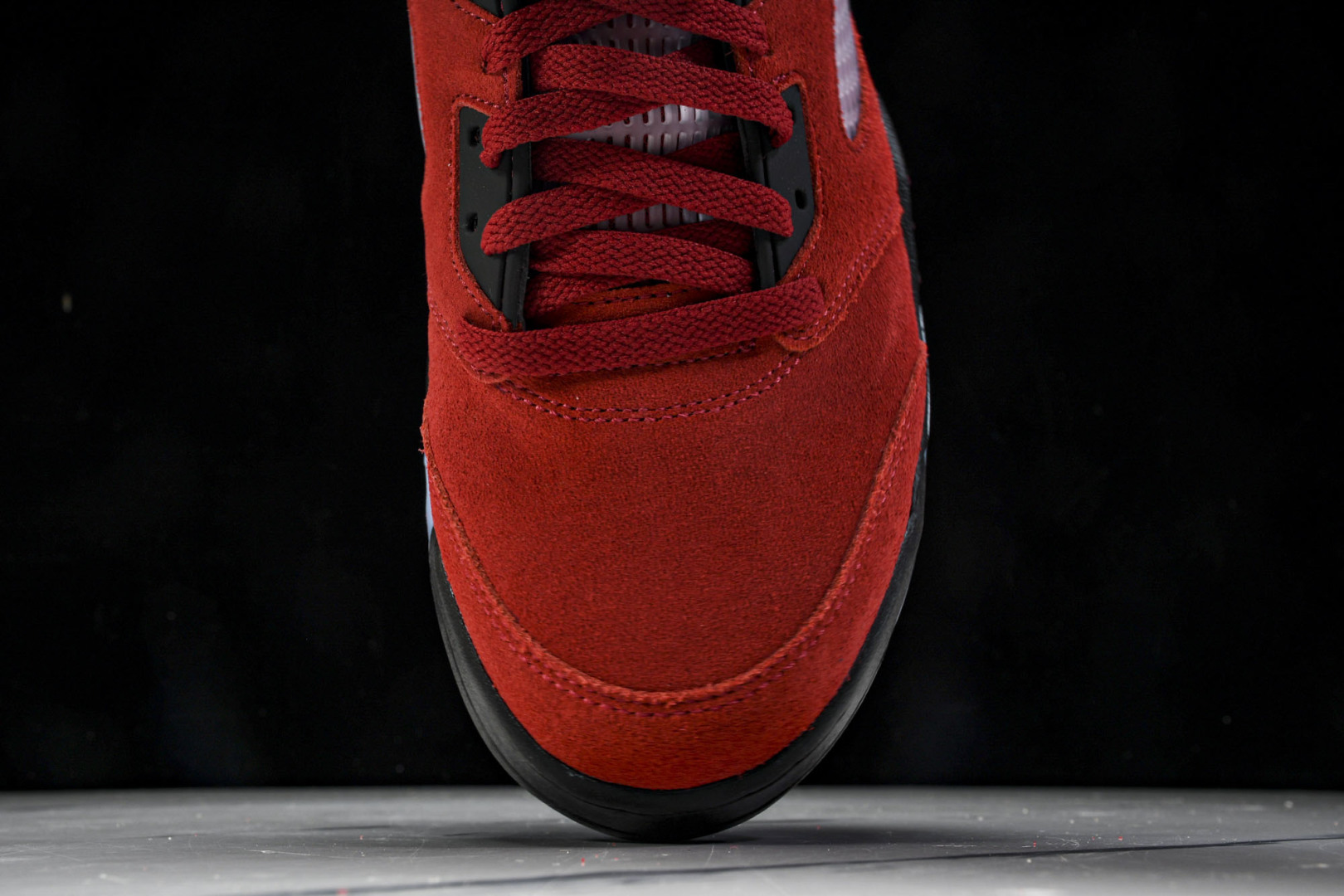 AJ5 尺码40.5-47.5

纯原版出品-Air Jordan 5 Retro Raging Bul