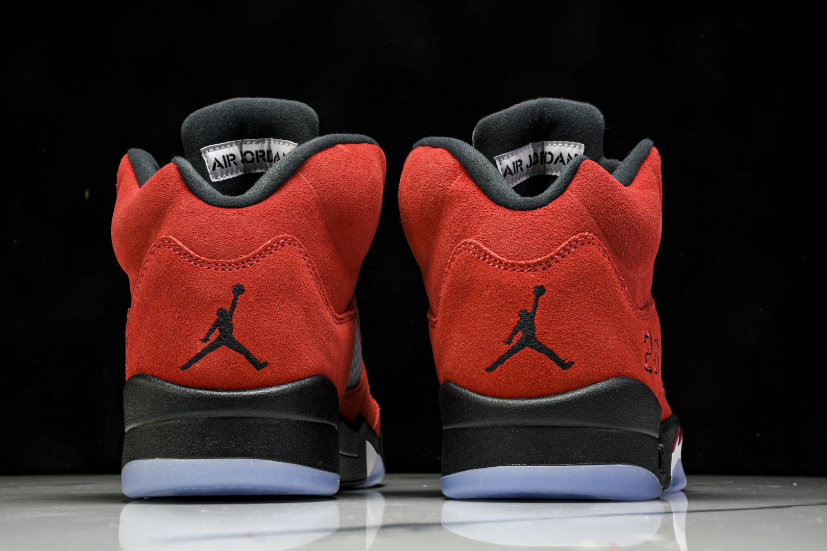 AJ5 尺码40.5-47.5

纯原版出品-Air Jordan 5 Retro Raging Bul