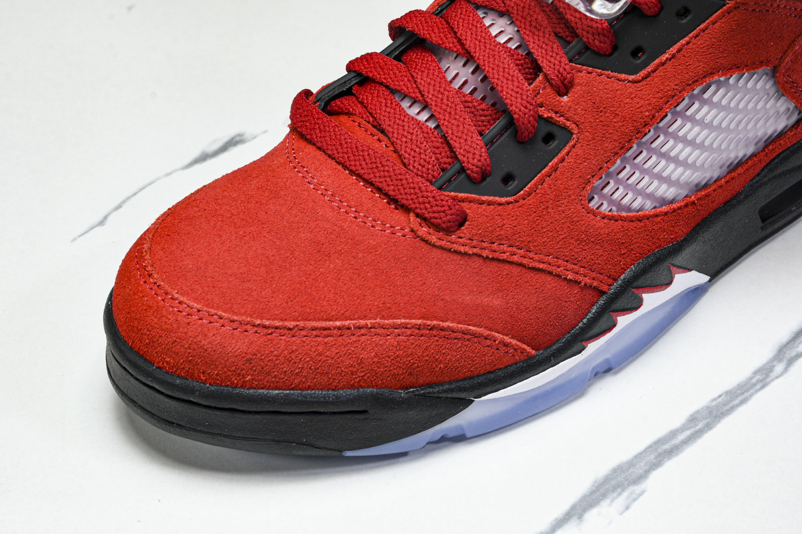 AJ5 尺码40.5-47.5

纯原版出品-Air Jordan 5 Retro Raging Bul
