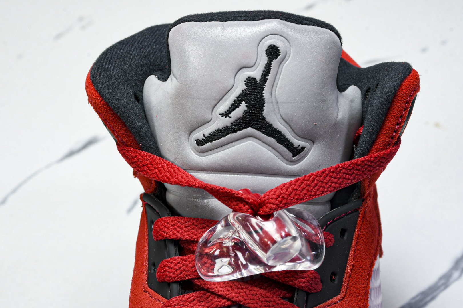 AJ5 尺码40.5-47.5

纯原版出品-Air Jordan 5 Retro Raging Bul