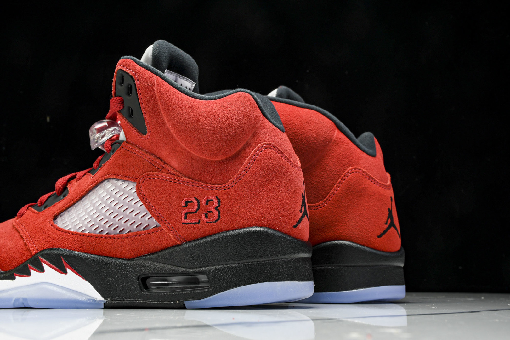 AJ5 尺码40.5-47.5

纯原版出品-Air Jordan 5 Retro Raging Bul