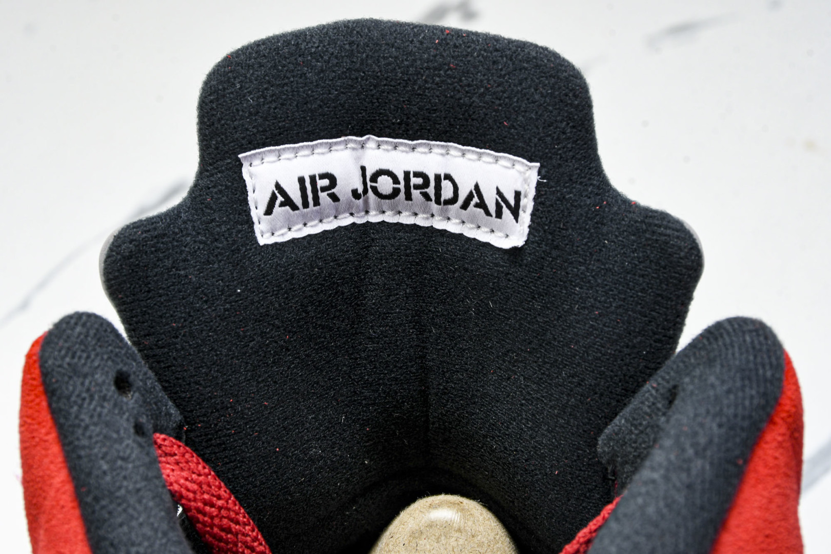 AJ5 尺码40.5-47.5

纯原版出品-Air Jordan 5 Retro Raging Bul