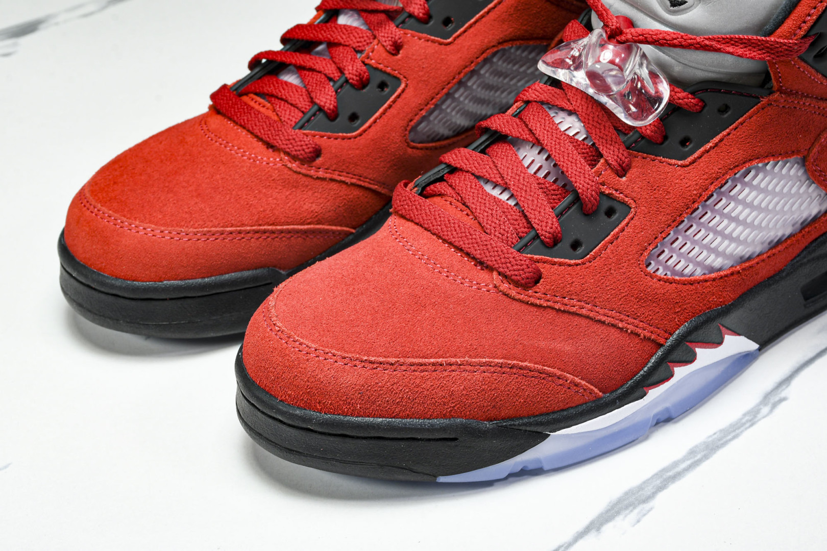 AJ5 尺码40.5-47.5

纯原版出品-Air Jordan 5 Retro Raging Bul