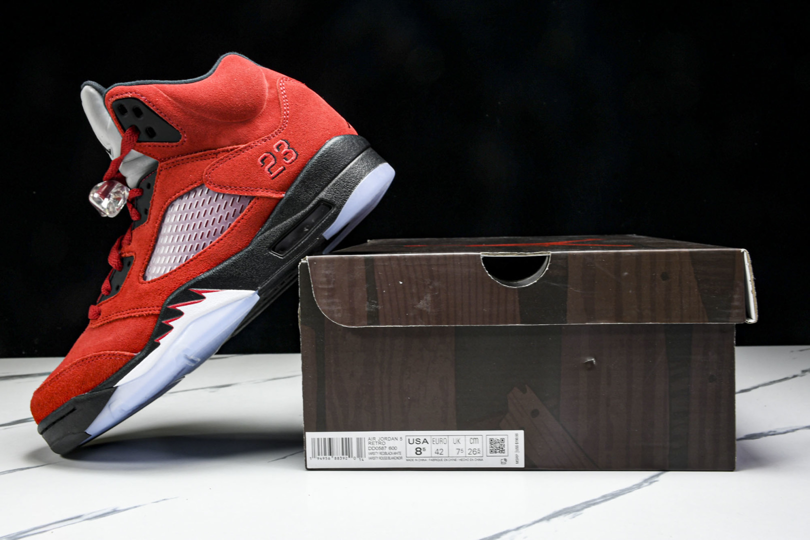 AJ5 尺码40.5-47.5

纯原版出品-Air Jordan 5 Retro Raging Bul