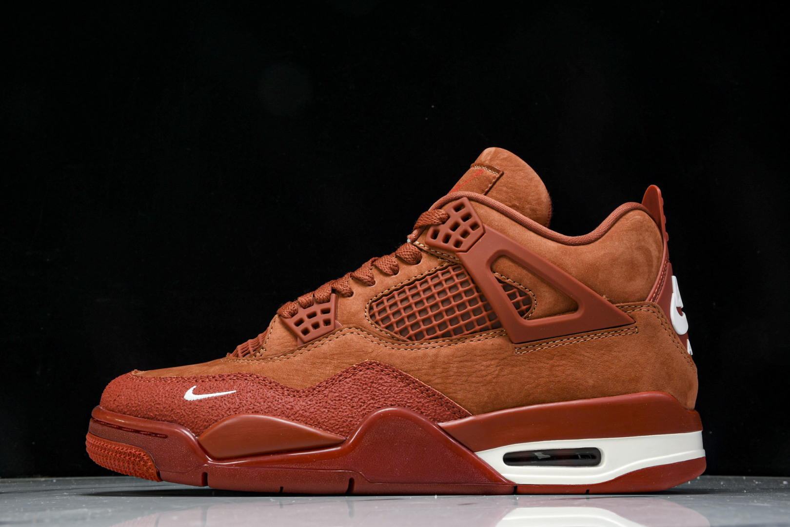 AJ4 尺码40-48.5

纯原版出品-Nigel Sylvester x Air Jordan Ai