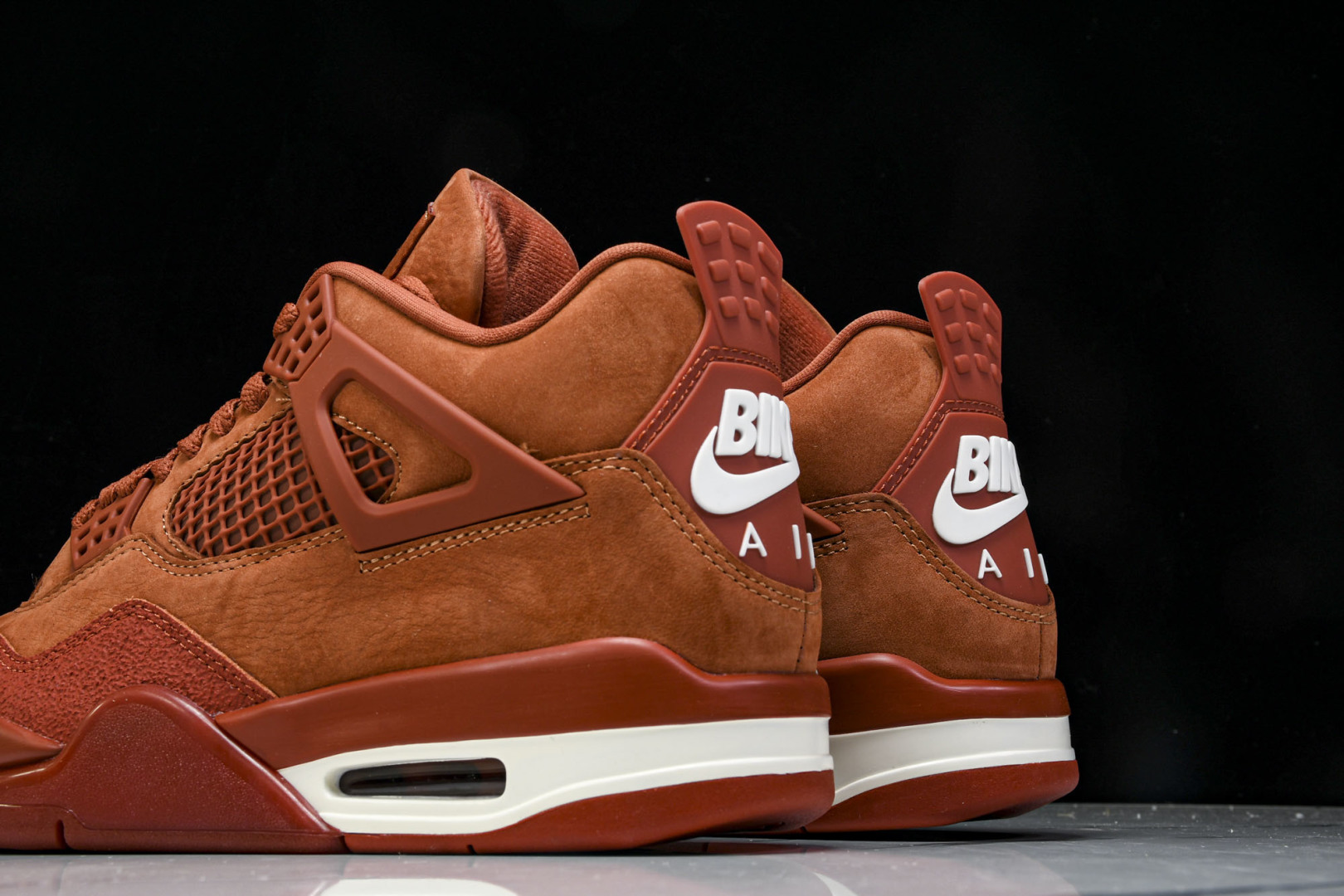 AJ4 尺码40-48.5

纯原版出品-Nigel Sylvester x Air Jordan Ai
