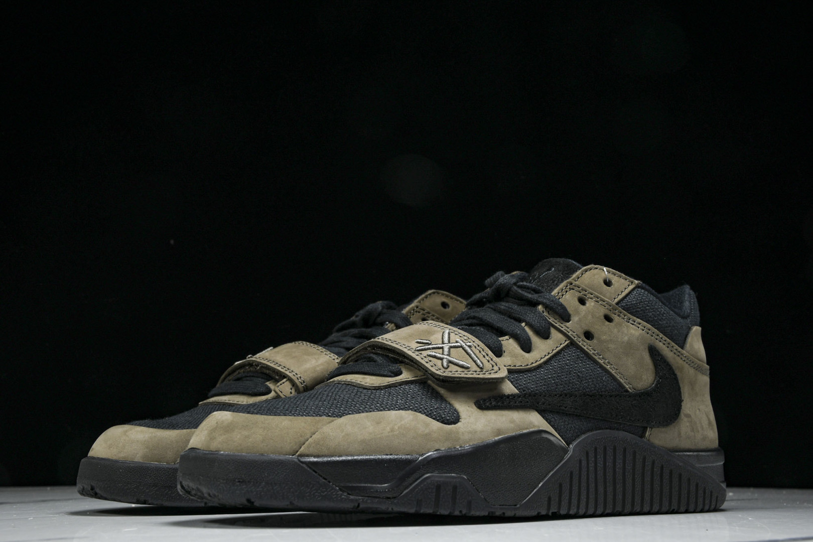 AJ Low黑棕 尺码40-48.5

纯原版出品-Travis Scott x Jordan Jump