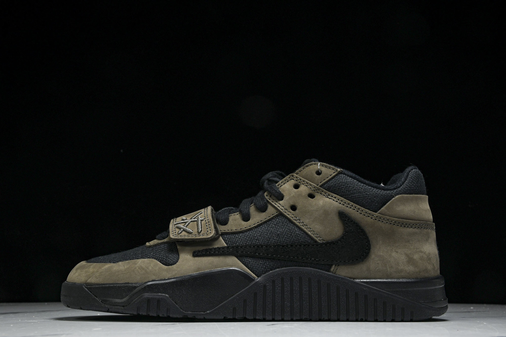 AJ Low黑棕 尺码40-48.5

纯原版出品-Travis Scott x Jordan Jump