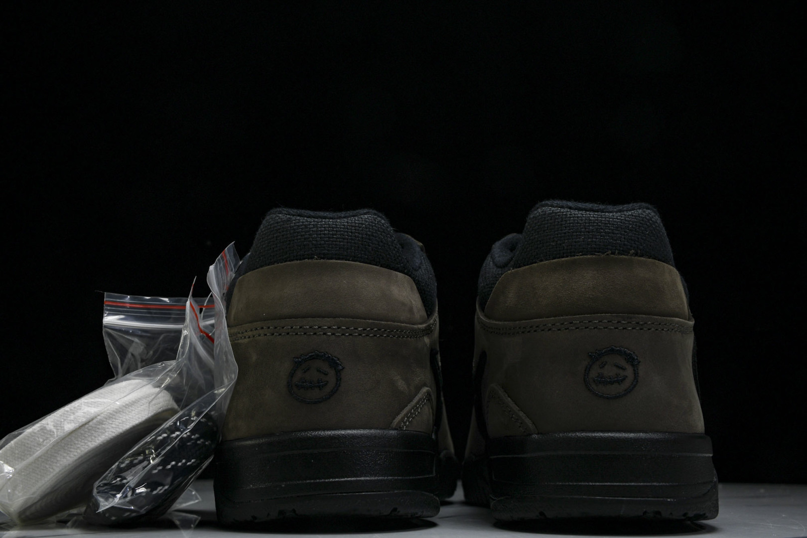 AJ Low黑棕 尺码40-48.5

纯原版出品-Travis Scott x Jordan Jump