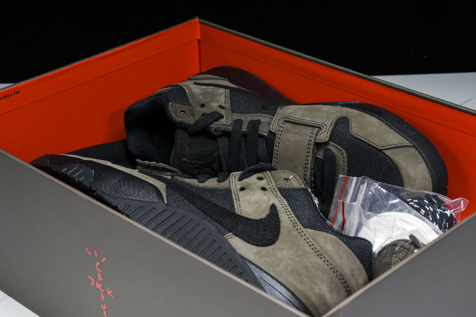 AJ Low黑棕 尺码40-48.5

纯原版出品-Travis Scott x Jordan Jump