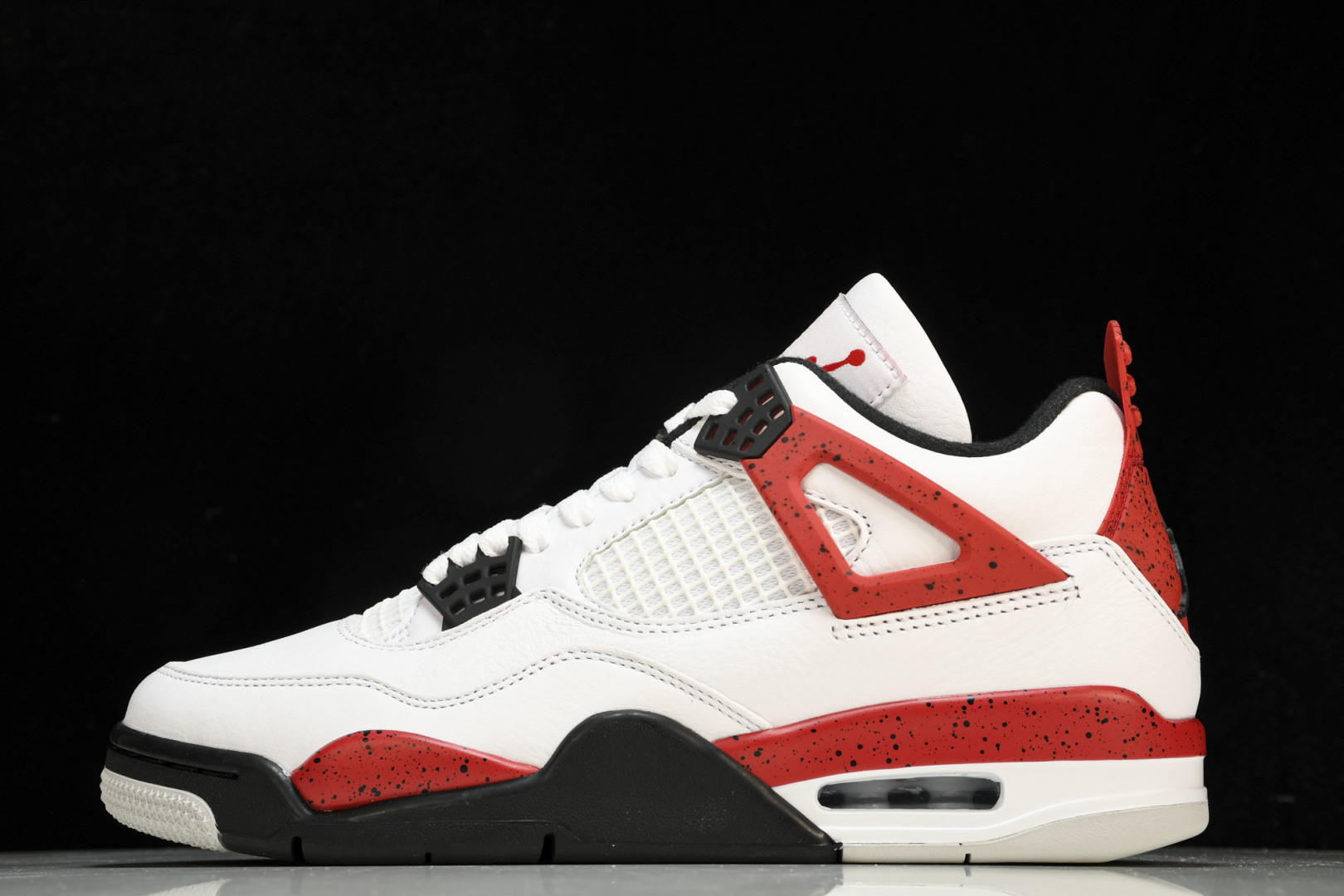 AJ4 尺码36-47.5

纯原版出品-Air Jordan 4 “Red Cement”白红水泥 d