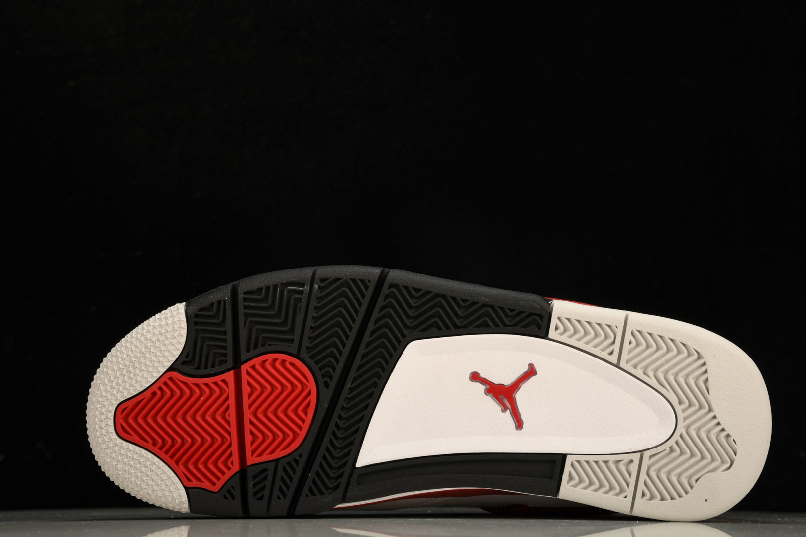 AJ4 尺码36-47.5

纯原版出品-Air Jordan 4 “Red Cement”白红水泥 d