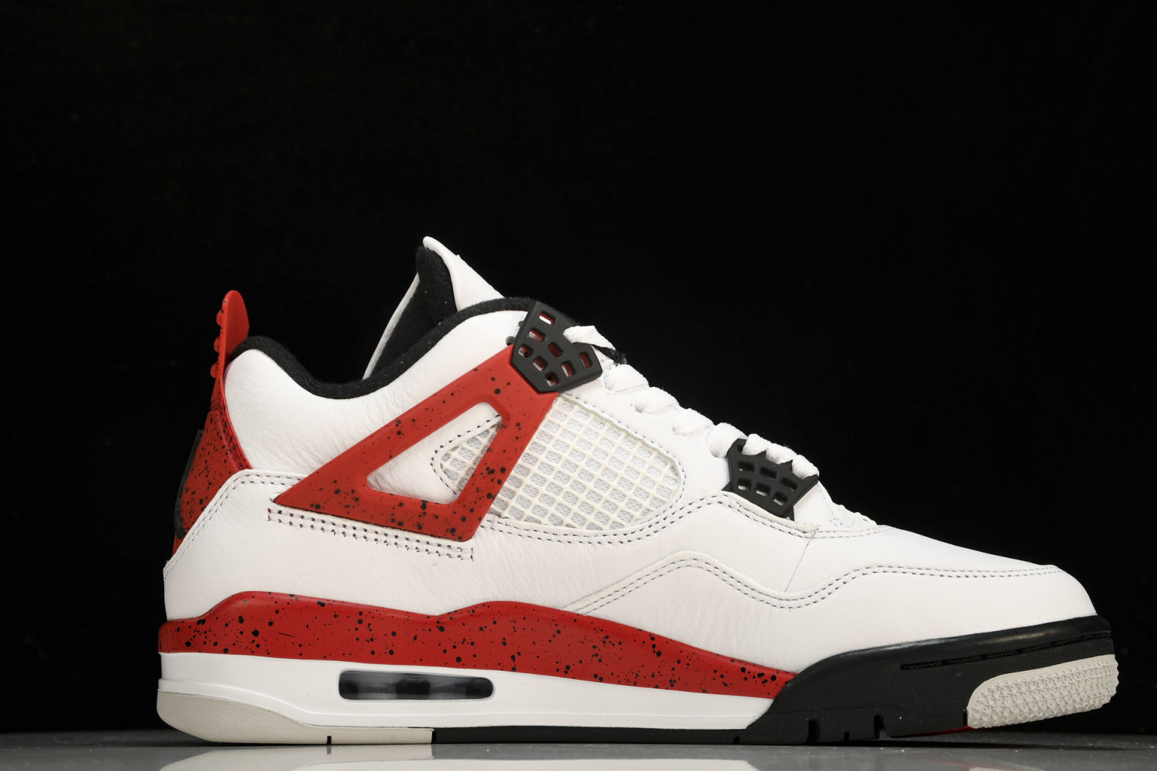 AJ4 尺码36-47.5

纯原版出品-Air Jordan 4 “Red Cement”白红水泥 d